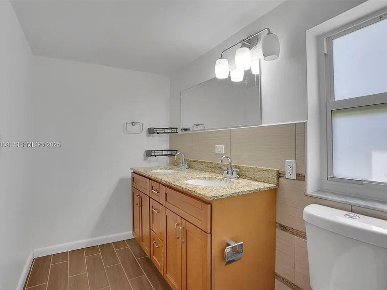 510 N 69th Ave — Photo 13