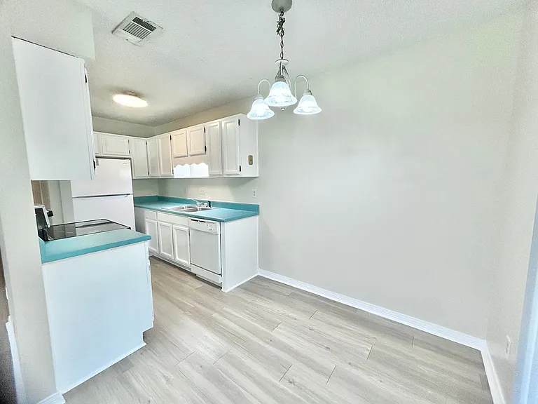 9345 Chisholm Rd #J3 — Photo 3