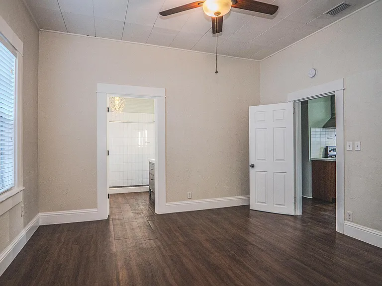 2413 Marconi St — Photo 14