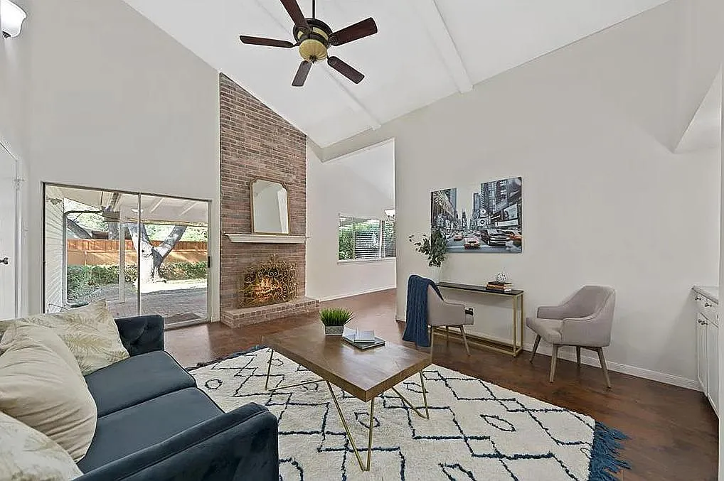 3 bed, 1430 sqft, $2,300 — Photo 2