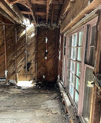 2nd image of 15431 Mark Twain St