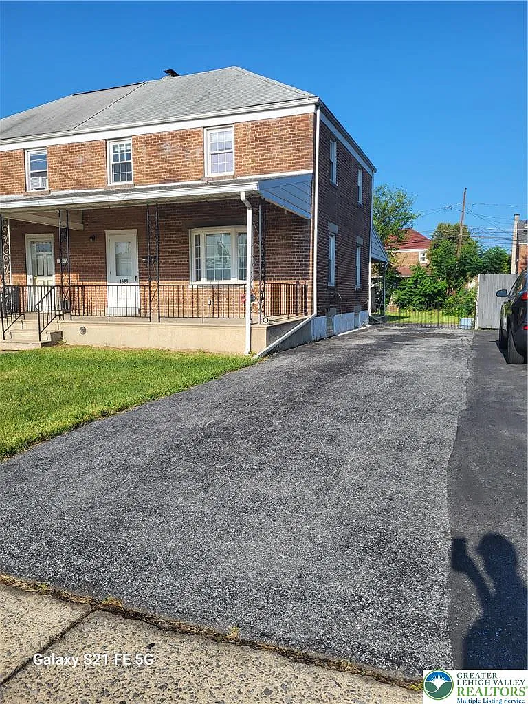 3 bed, 1.5 bath, 1104 sqft, $1,650 — Photo 1