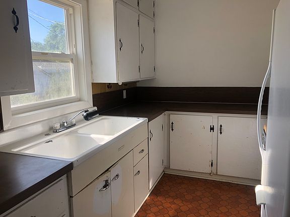 4th image of 1150 NE Lake St #A