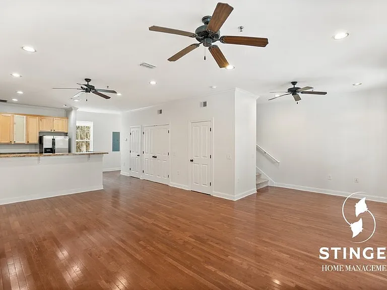 828B E Paris Ave — Photo 1