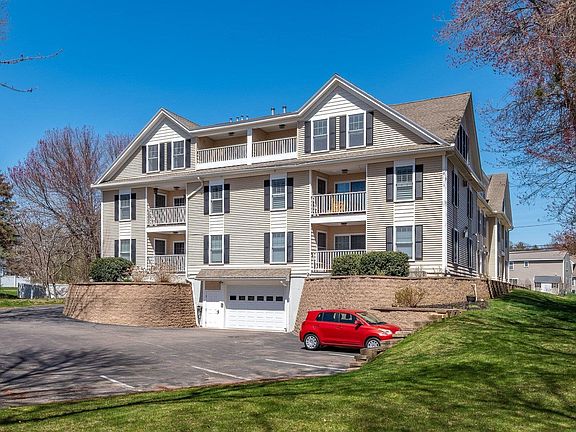 3rd image of 437 Winnacunnet Road #103