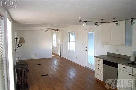 4th image of 5050 Sandpiper Dr