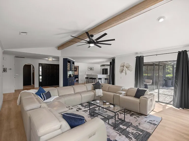 250 E Hartford St — Photo 12