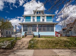 1911 Adams St, La Crosse, WI 54601