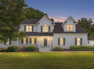 1929 Retreat Dr, Mechanicsville, VA 23111