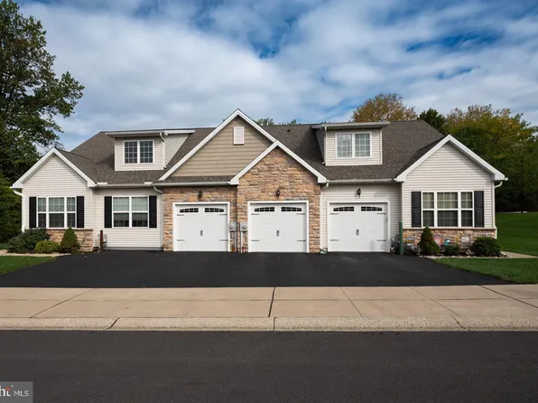 148 Rose View Dr, West Grove, PA 19390