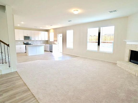 4th image of 1020 Vernon Dr