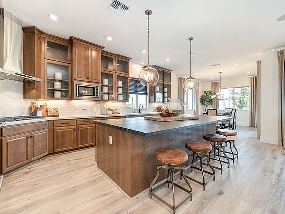 5th image of 3048 Shasta Daisy Cir
