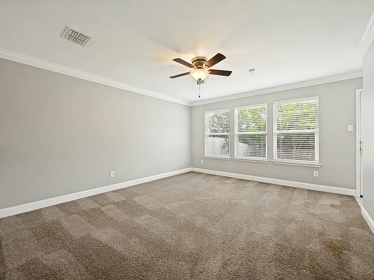 1601 Elm St — Photo 10