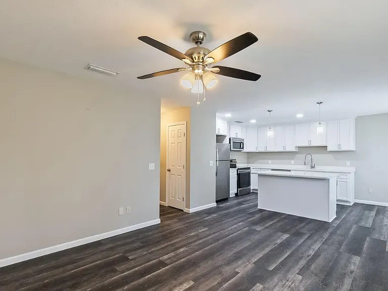 2716 Oak Hammock Dr — Photo 4