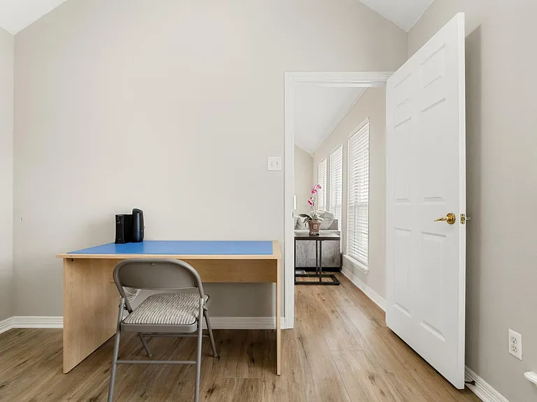 118 W Greenbriar Ln — Photo 35