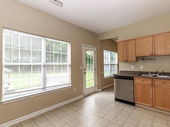 3rd image of 108 Cassels Ln