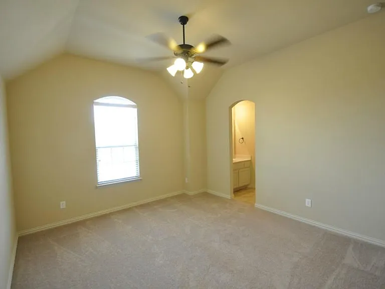 600 Falcon Dr — Photo 16