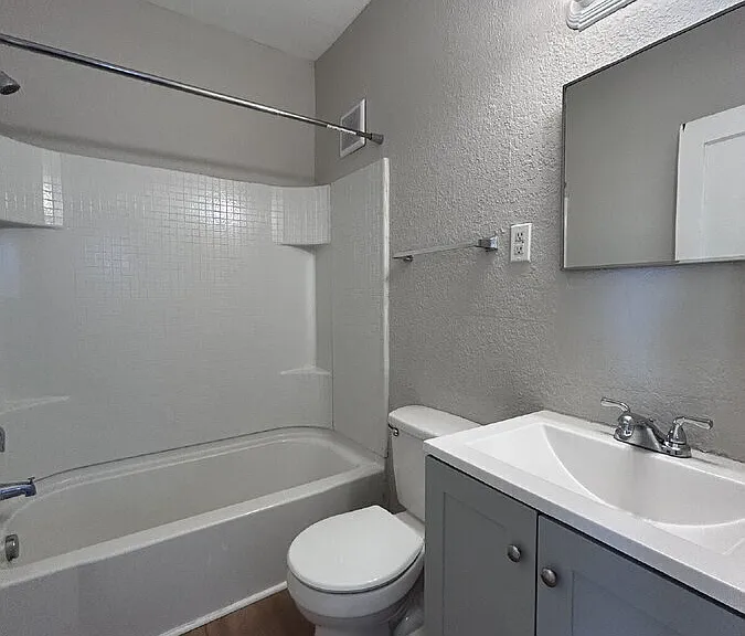 4233 Ellenwood Ave #204 — Photo 9