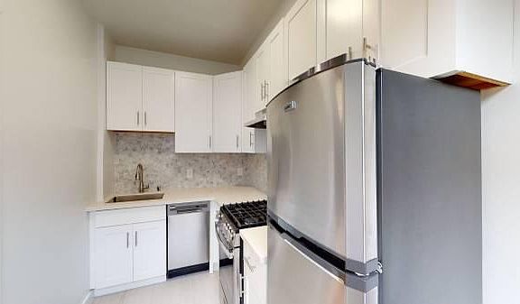 2nd image of 1106 Bush St APT 407