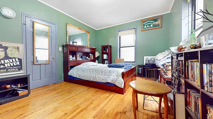 Sold by Bizzarro Agency | media 13