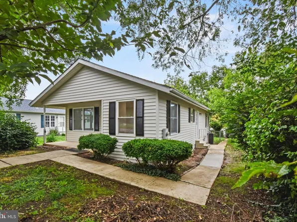 227 N Tuskegee Dr, Martinsburg, WV 25401