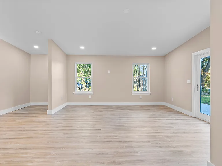 325 W Reliance Rd — Photo 14