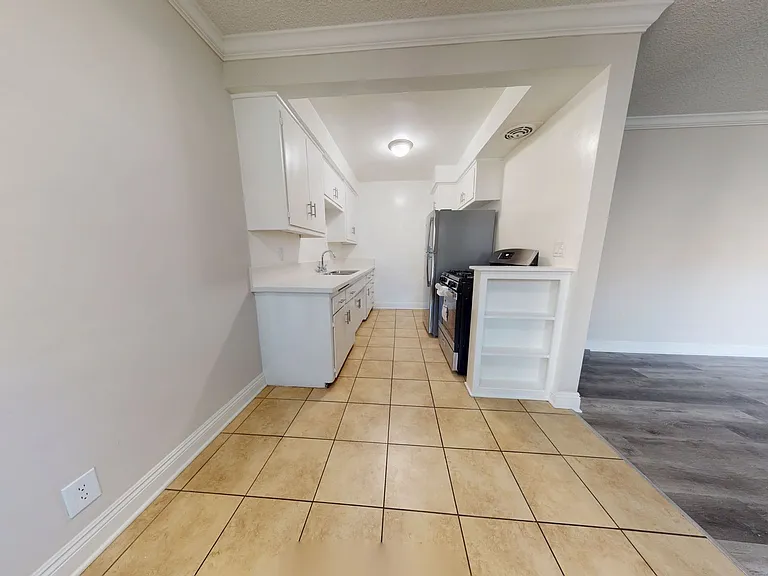 Stanley Gardens Apts - Spacious, Bright and Beatiful One Bedroom! CALL NOW! — Photo 9