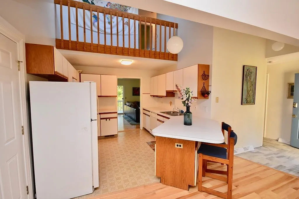 4 bed, 3.5 bath, 2250 sqft, $3,500 — Photo 3