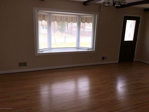 4th image of 1163 Burnside St
