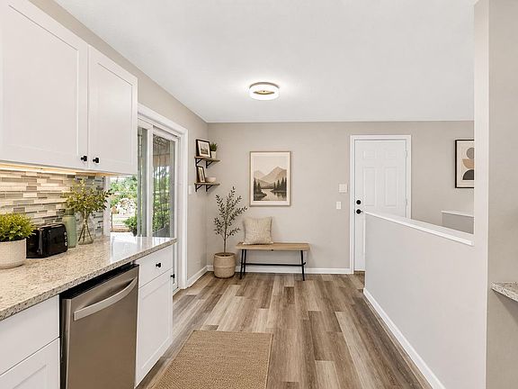 2nd image of 1431 S Magnolia Way