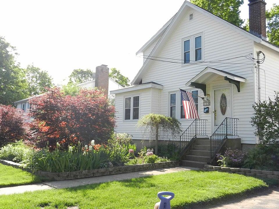 1st image of 4 Bradford Ave