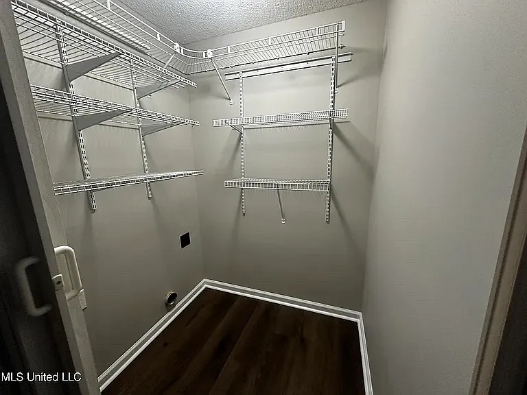 7927 Ridgedale Dr — Photo 10