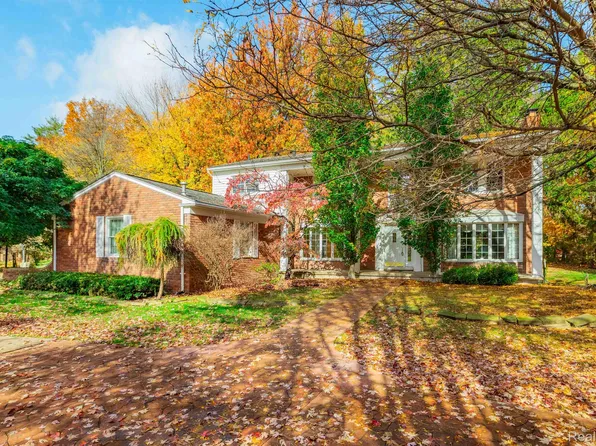 9760 Lakewood Dr, Grosse Ile, MI 48138