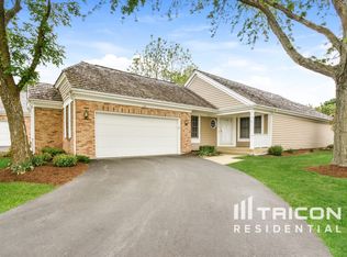 414 Park Barrington Dr, Barrington, IL 60010