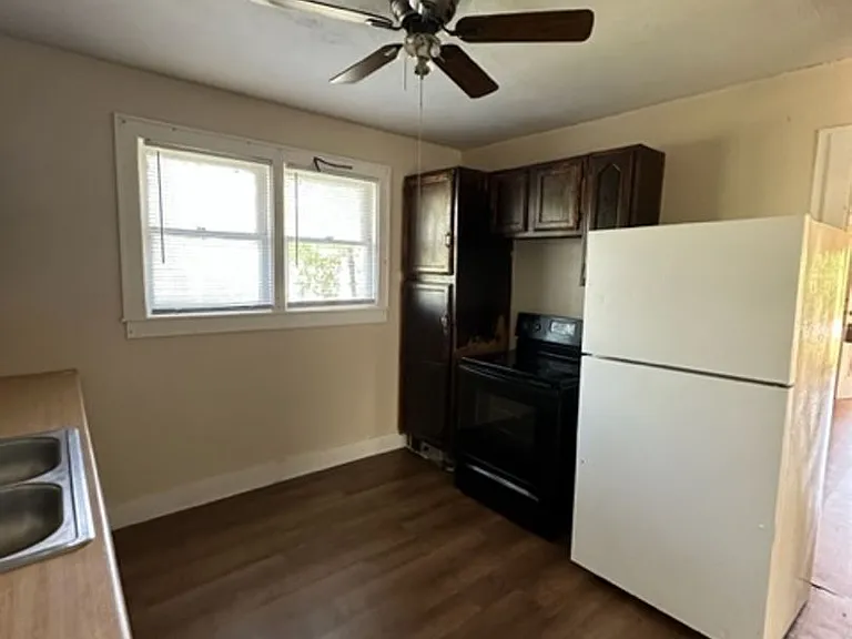 934 Ballinger St — Photo 6