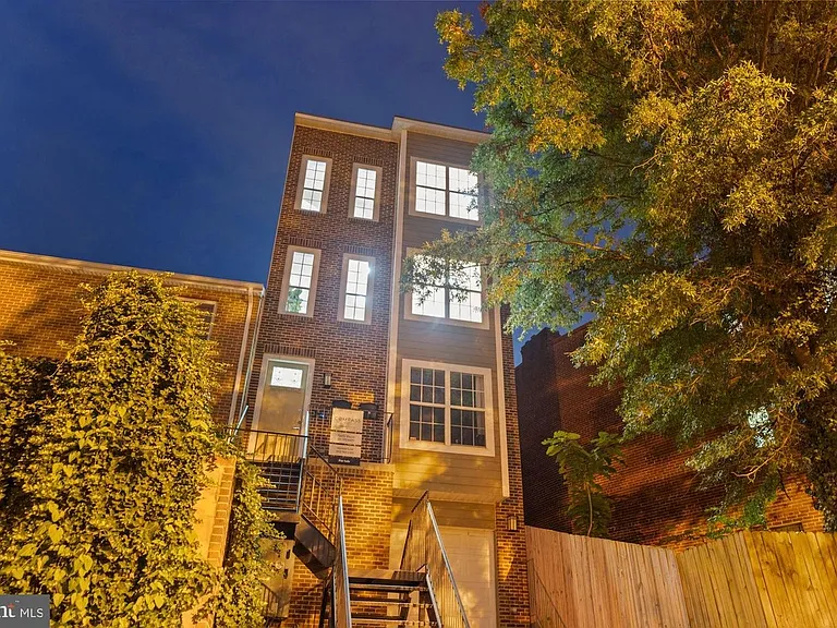 1143 Summit St NE #2 — Photo 16
