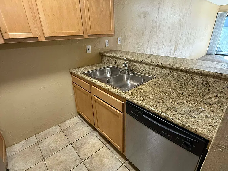 931 N Euclid Ave #216 — Photo 5
