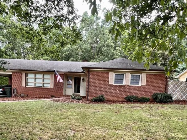 203 E Stadium Dr, Eden, NC 27288