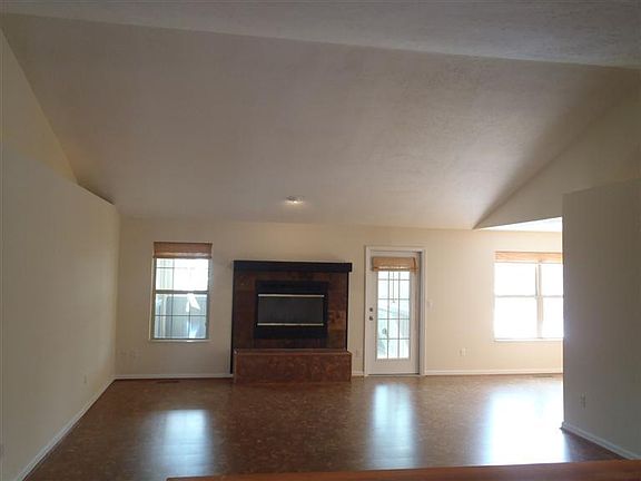 2nd image of 1187 Hollyhedge Ln