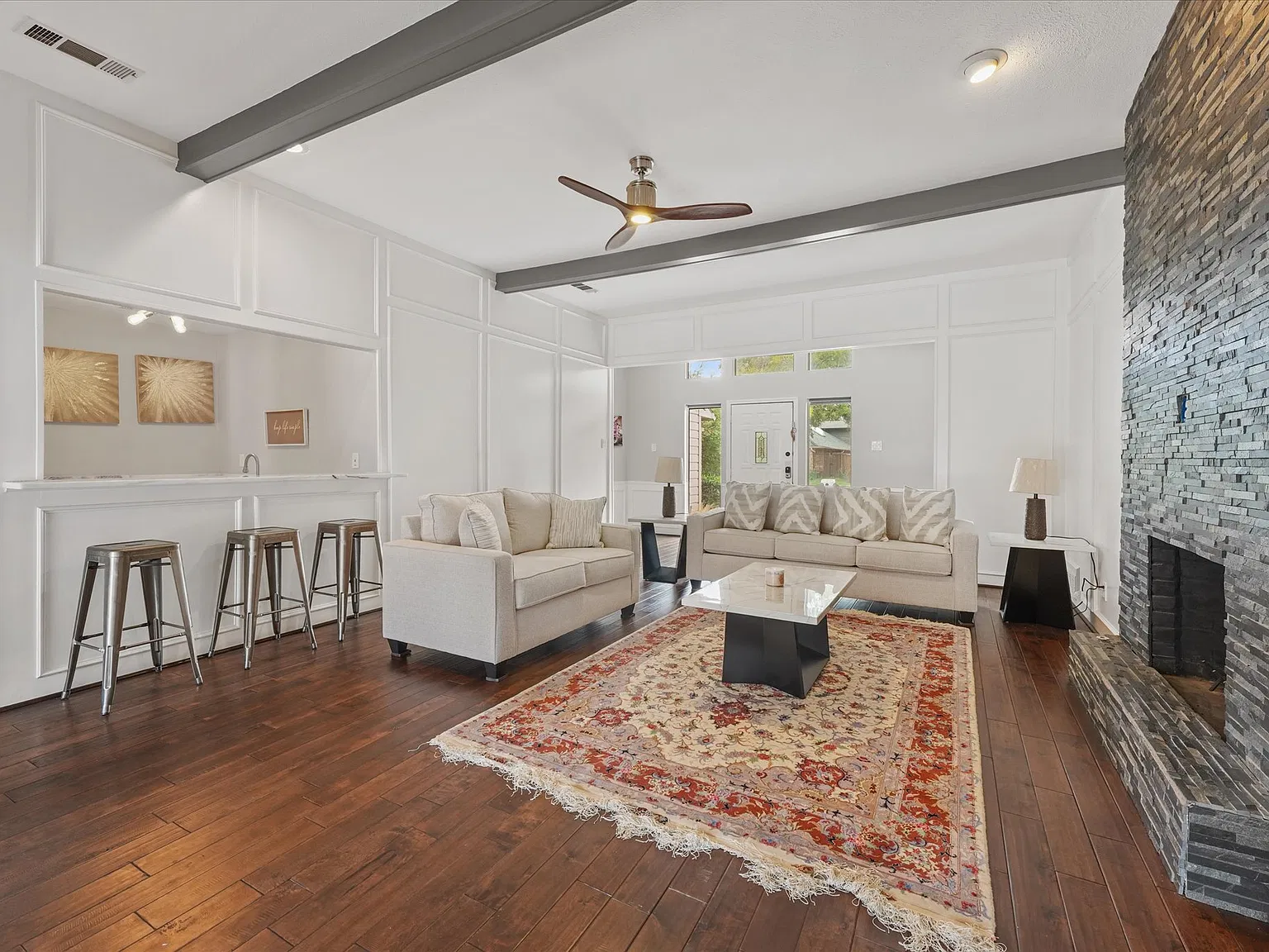 4 bed, 2680 sqft, $4,500 — Photo 2