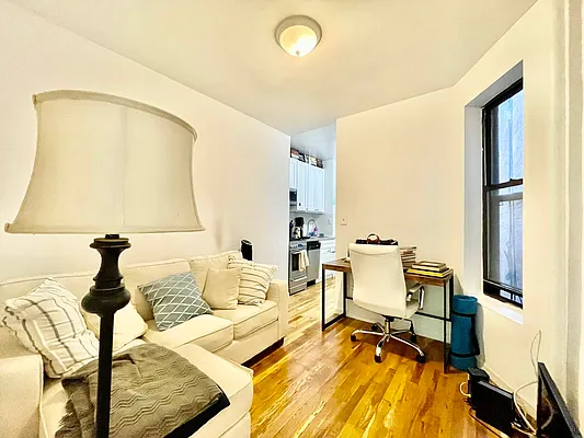 Rented by HOLTON REAL ESTATE INC. | media 14