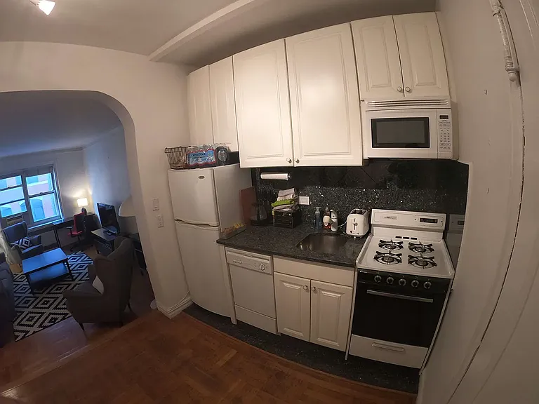 210 W 19th St #5B — Photo 6