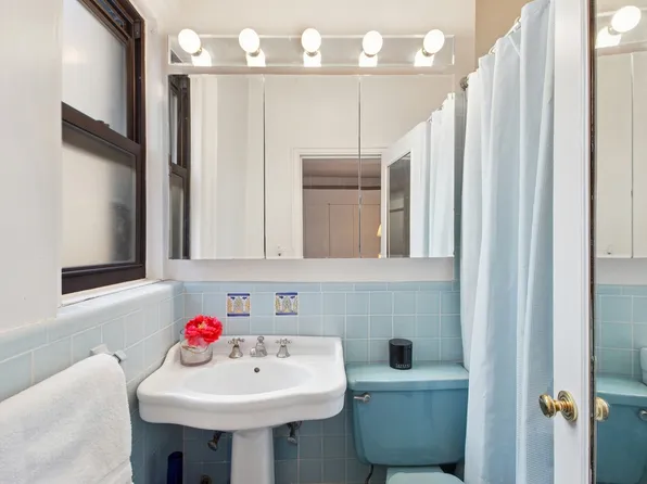 55 East 72nd Street image 10 of 13