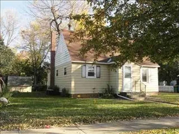 203 S 6th St, Marshall, MN 56258