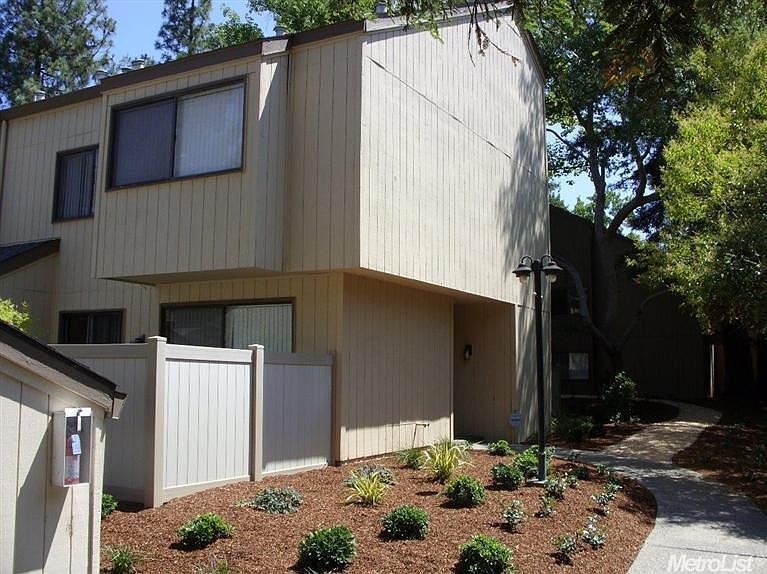 1st image of 4-520 Woodside Oaks
