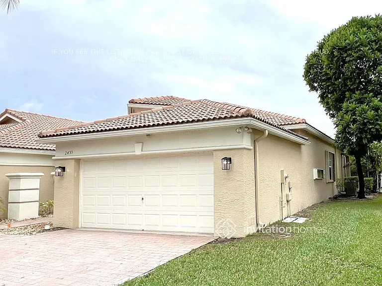 2455 Sandy Cay — Photo 2