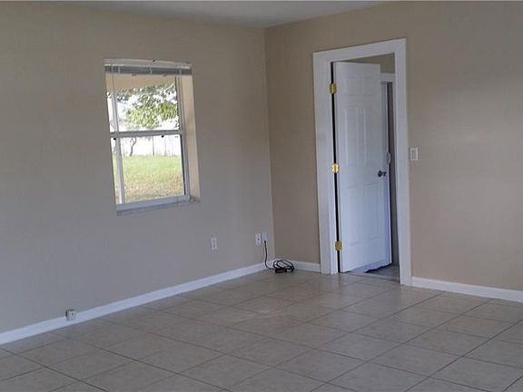 5th image of 1740 Oasis Ave