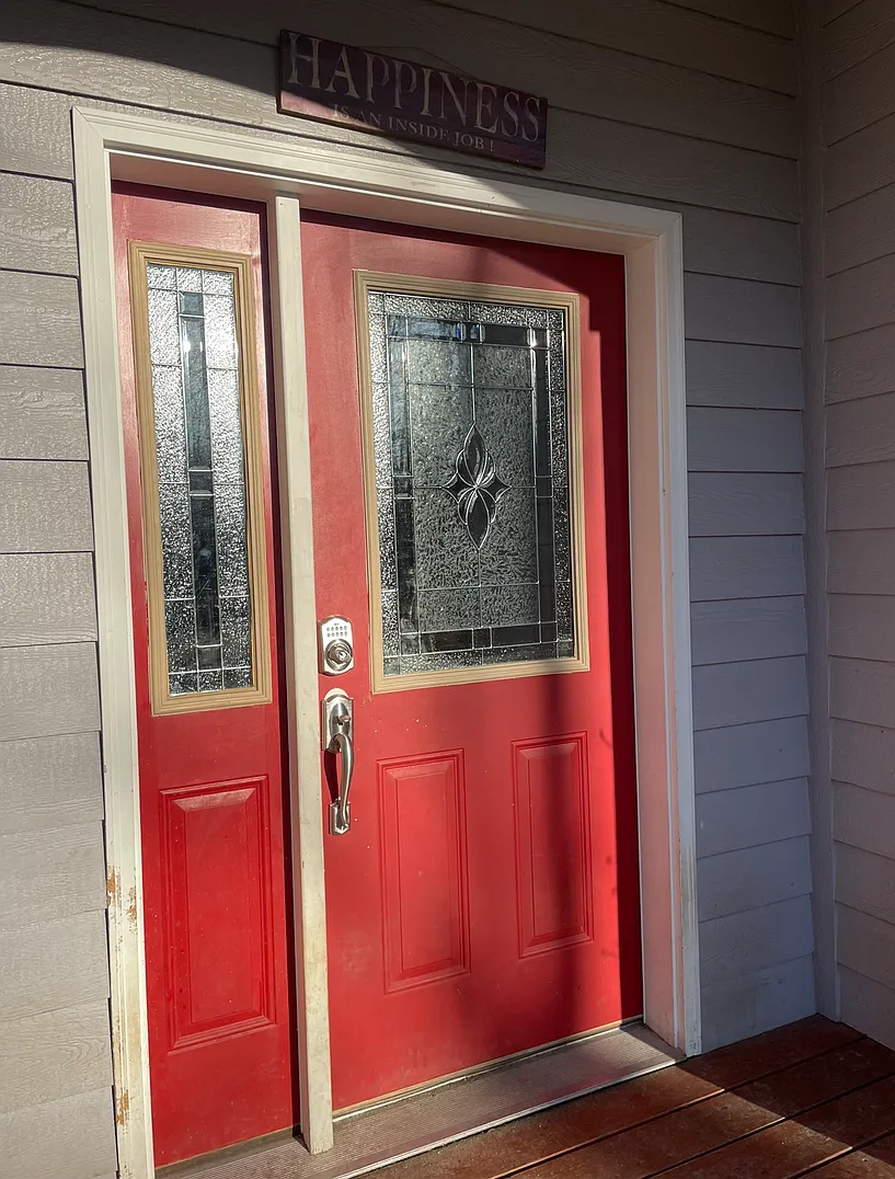Private and conveniently located 3 bedroom/ 2 bath Ranch home with oversize 2 car garage on over ... — Photo 2