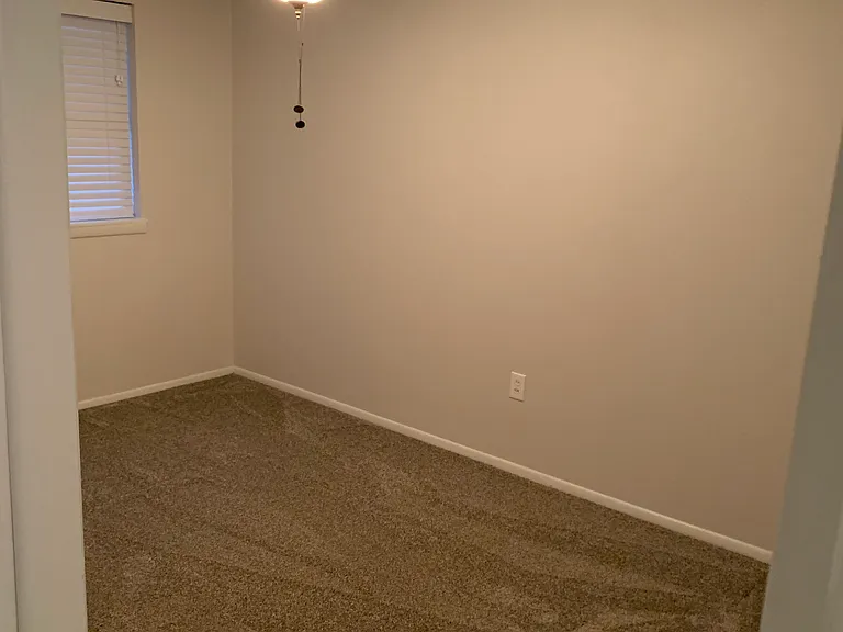 2201 W Parkview Ave — Photo 8