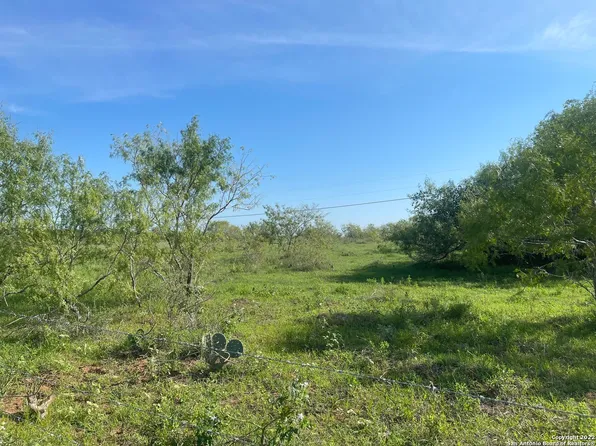 274 CR 467, Stockdale, TX 78160